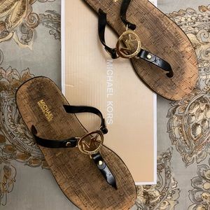 Micheal kors flip flop